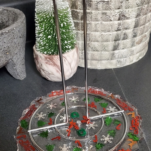 Paper Tower Holder Christmas Kitchen Decor - Picture 2 of 3